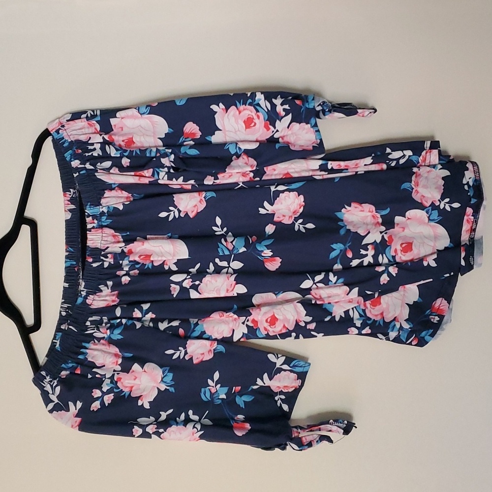 Off-the-shouler floral shirt